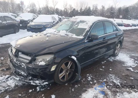 2011 Mercedes-Benz C 300 Sport 4Matic z USA, uszkodzony, nr VIN WDDGF8BB5BR144691